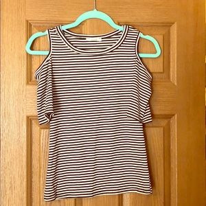 Cold shoulder tee